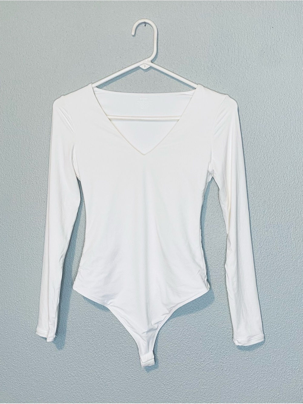 Women’s V Neck Long Sleeve Thong Bodysuit - Picture 4 of 7